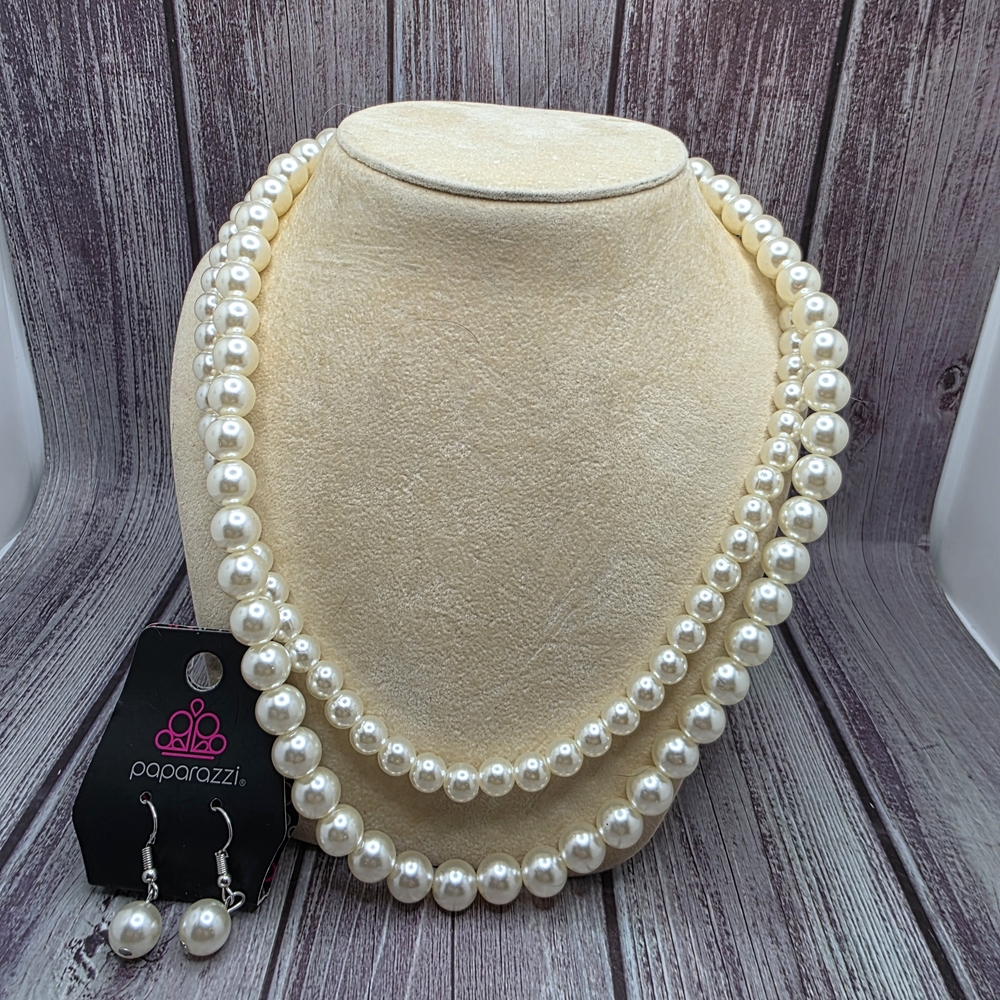 Paparazzi Cream Pearl Necklace and Earring Set